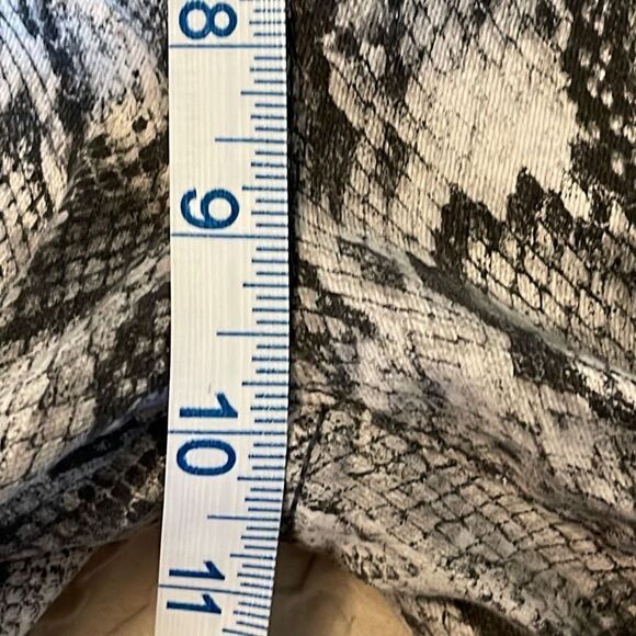 Tinseltown Women's Snake Print Pants High Rise Stretch Skinny Slim Leg Gray Sz 5 - Picture 9 of 10